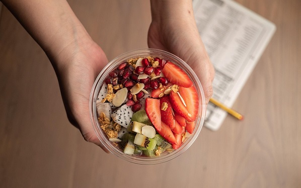 Disposable plastic containers and salads.