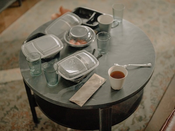 disposable tableware and plastic containers