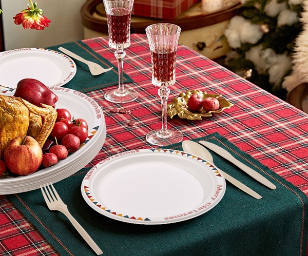 Restaurants serving meals with custom tableware during Christmas.jpg