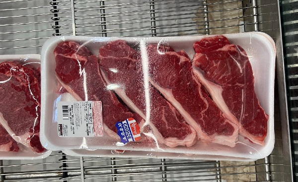 foam meat trays in supermarket.webp